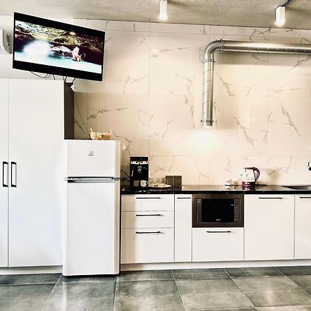 Modern Apartments With A Coffee Machine In The City Center, A View Of The City Rivne Extérieur photo