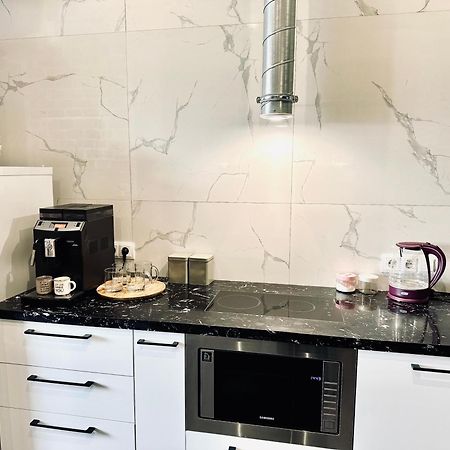Modern Apartments With A Coffee Machine In The City Center, A View Of The City Rivne Extérieur photo