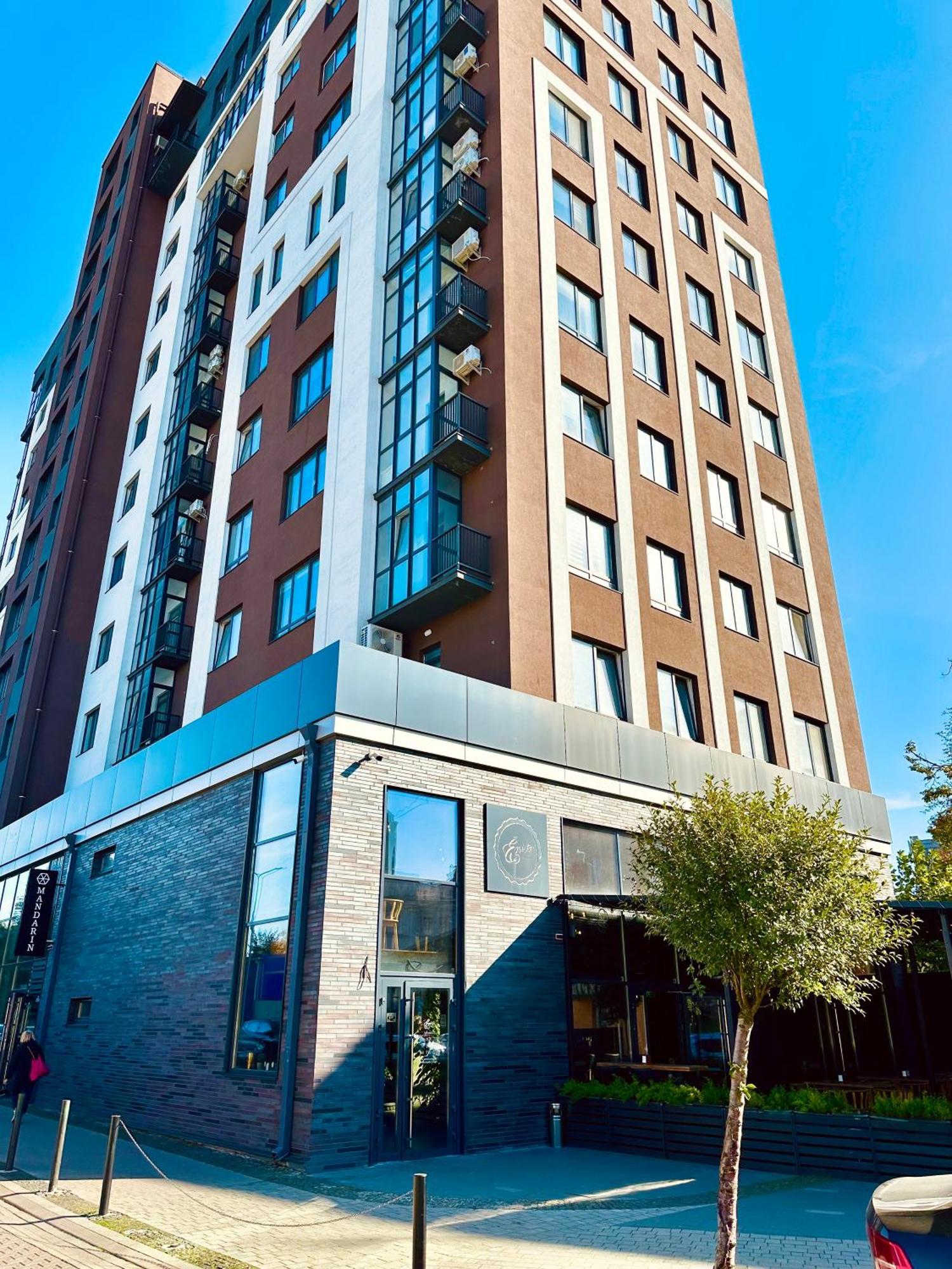 Modern Apartments With A Coffee Machine In The City Center, A View Of The City Rivne Extérieur photo