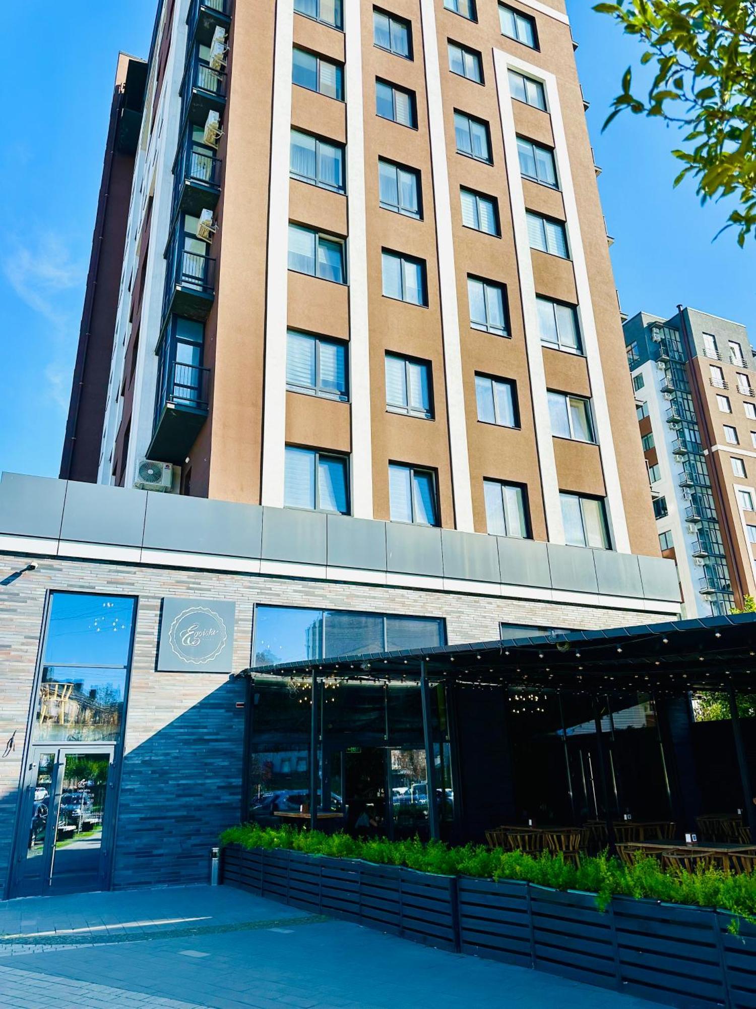Modern Apartments With A Coffee Machine In The City Center, A View Of The City Rivne Extérieur photo