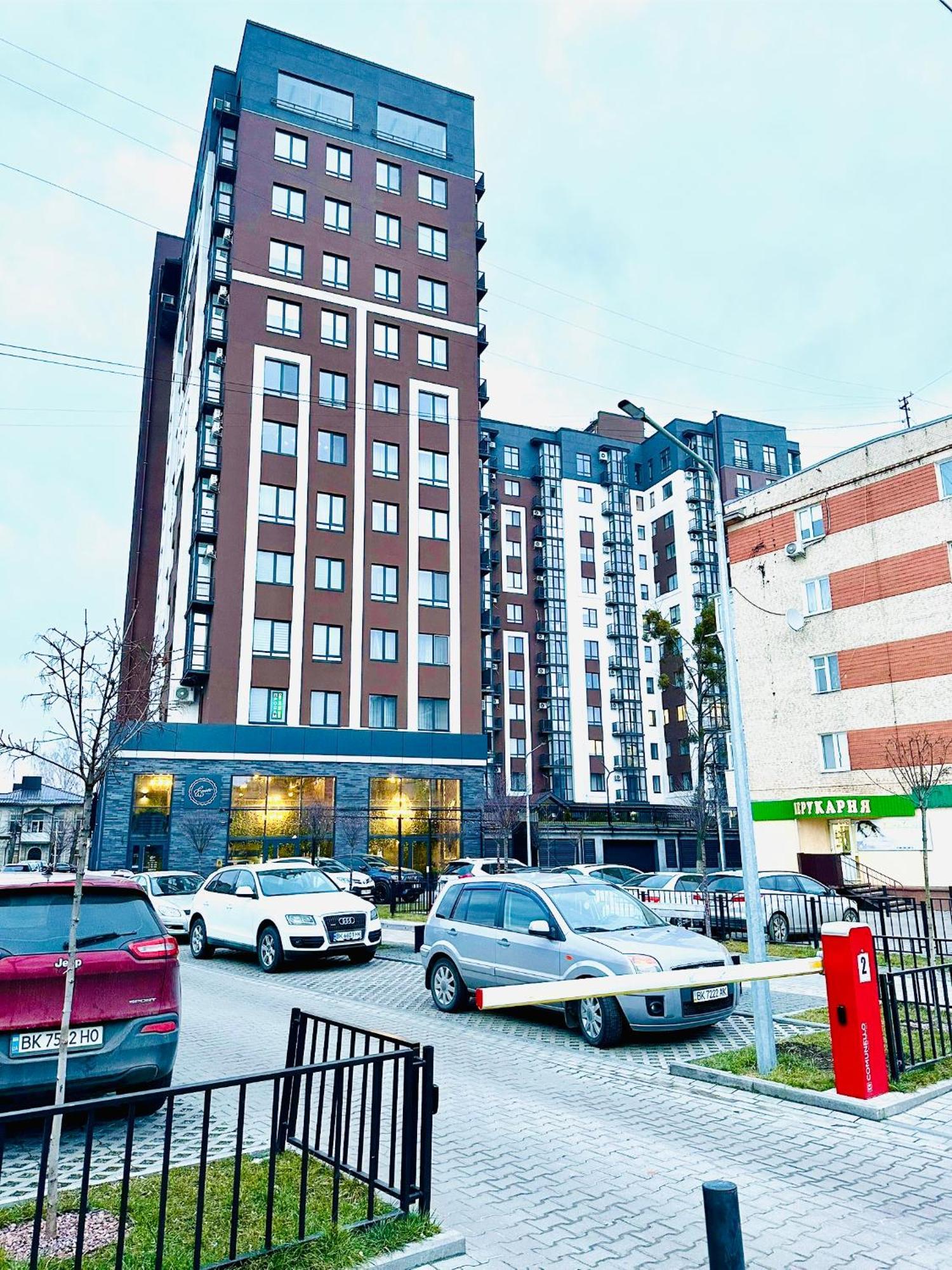 Modern Apartments With A Coffee Machine In The City Center, A View Of The City Rivne Extérieur photo