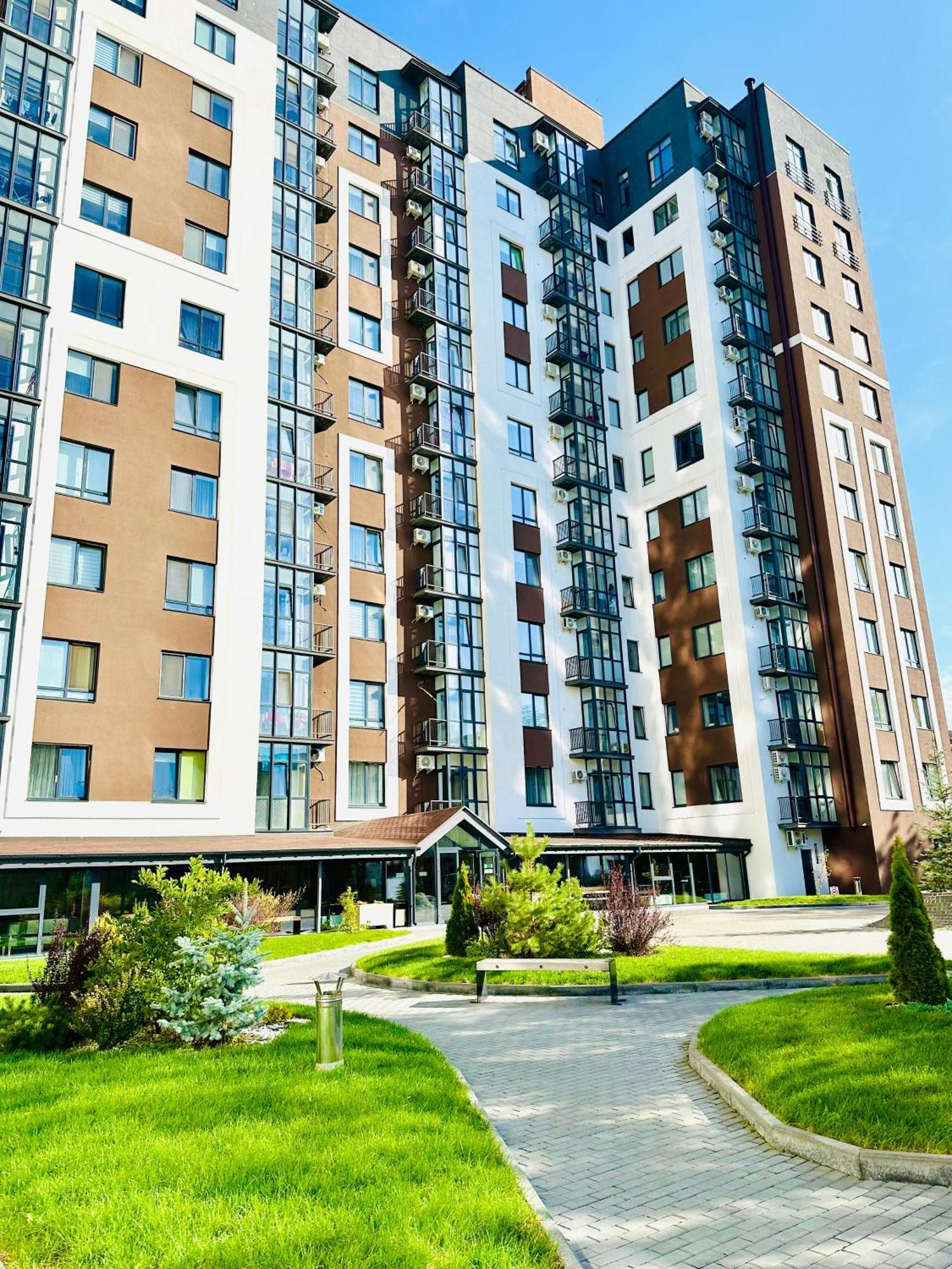 Modern Apartments With A Coffee Machine In The City Center, A View Of The City Rivne Extérieur photo