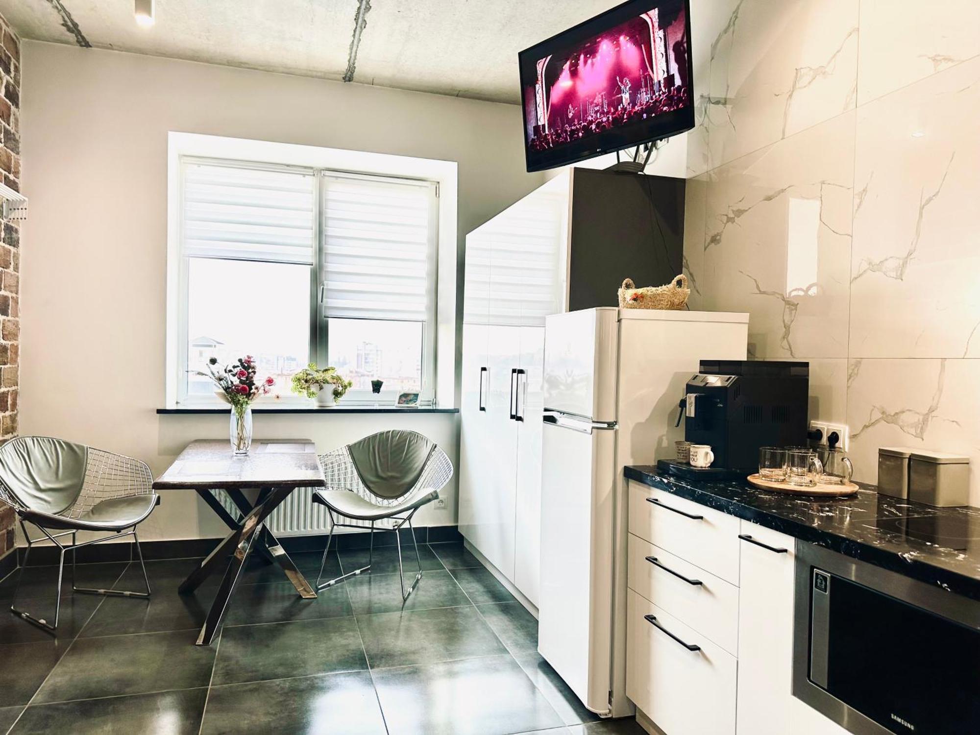 Modern Apartments With A Coffee Machine In The City Center, A View Of The City Rivne Extérieur photo