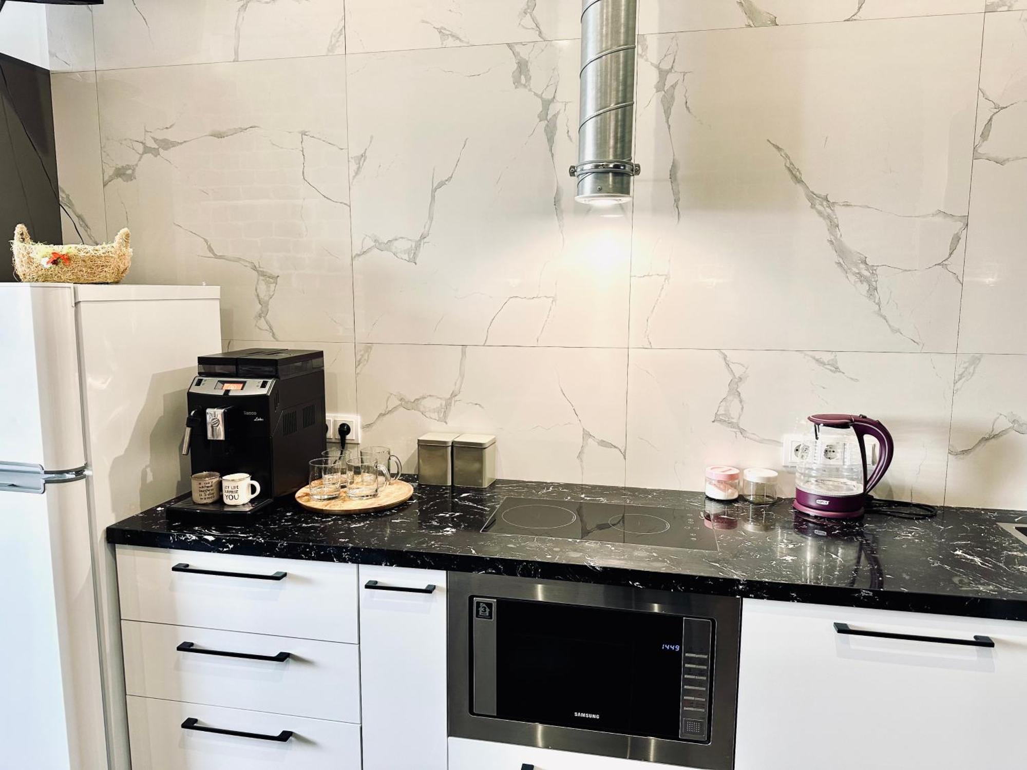 Modern Apartments With A Coffee Machine In The City Center, A View Of The City Rivne Extérieur photo