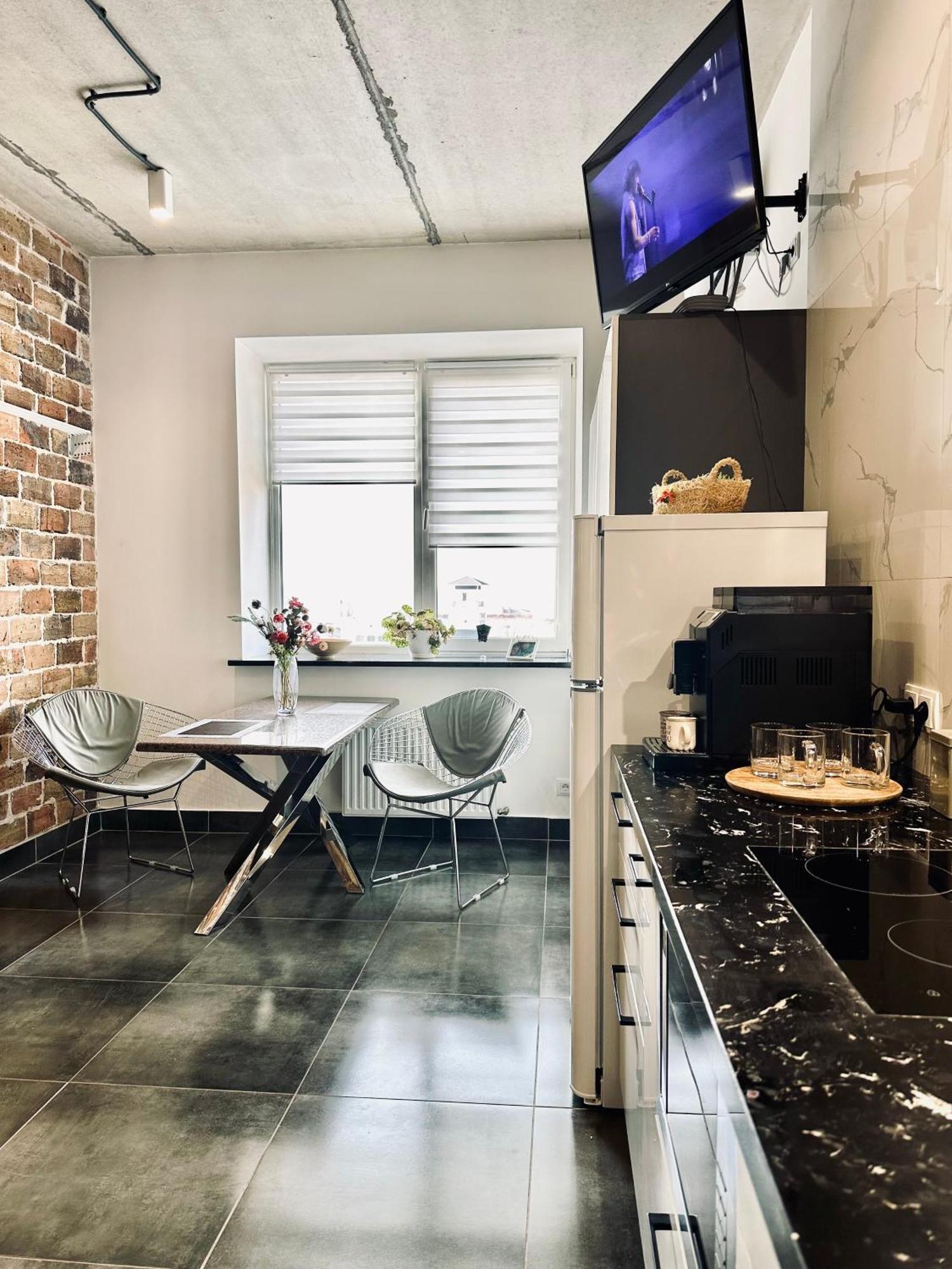 Modern Apartments With A Coffee Machine In The City Center, A View Of The City Rivne Extérieur photo